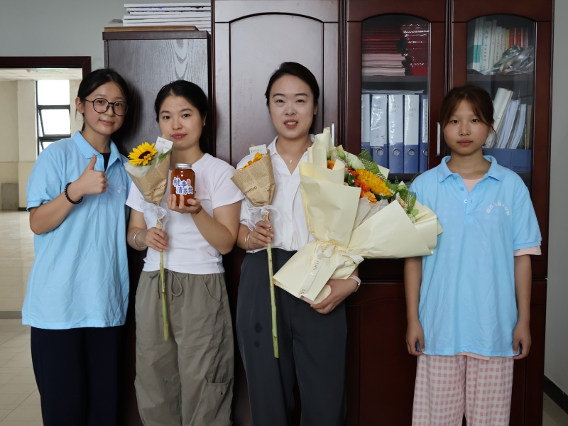 nFWY_1758592381638048807.jpg IMG_1823.jpg